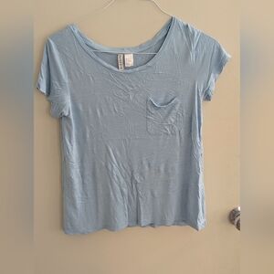 H&M Soft Blue Short Sleeve Tee Very Soft Layer Fall School Capsule Wardrobe EUC